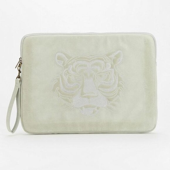 🔥 Deena & Ozzy Tiger Embroidered Laptop Sleeve – Urban Outfitters​ - Picture 3 of 3